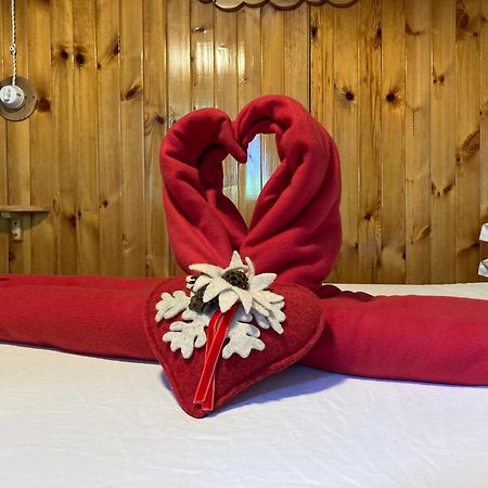 B&B Maison Vallomy Lillianes Bagian luar foto