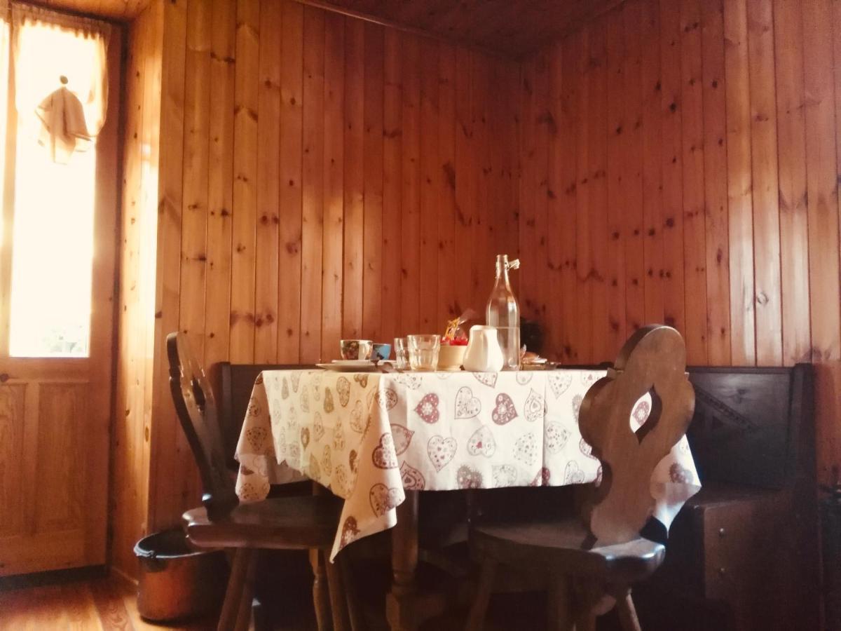 B&B Maison Vallomy Lillianes Bagian luar foto