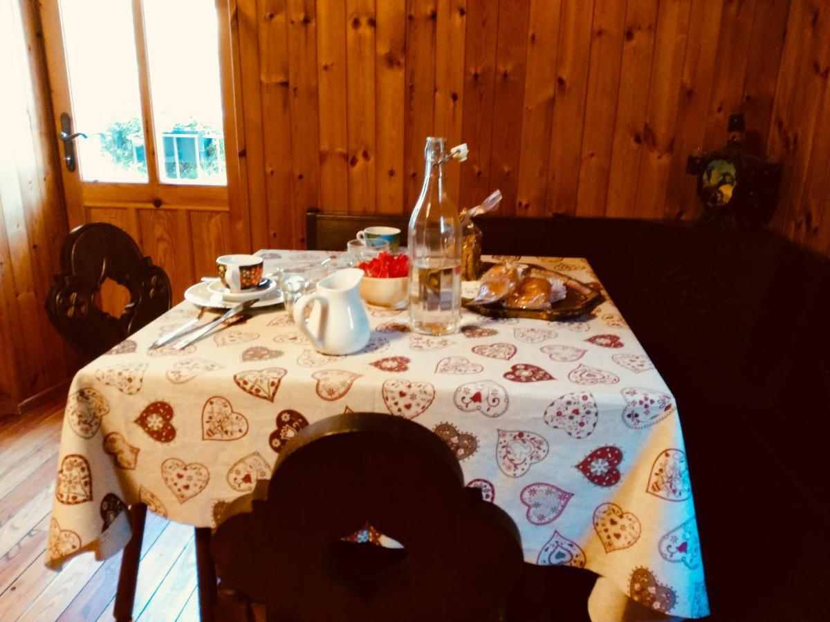B&B Maison Vallomy Lillianes Bagian luar foto