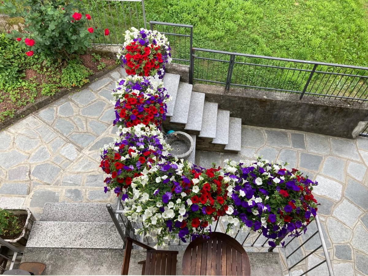 B&B Maison Vallomy Lillianes Bagian luar foto