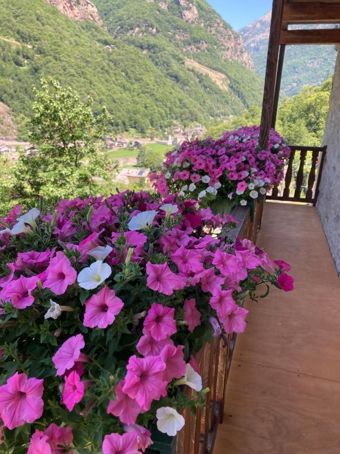 B&B Maison Vallomy Lillianes Bagian luar foto