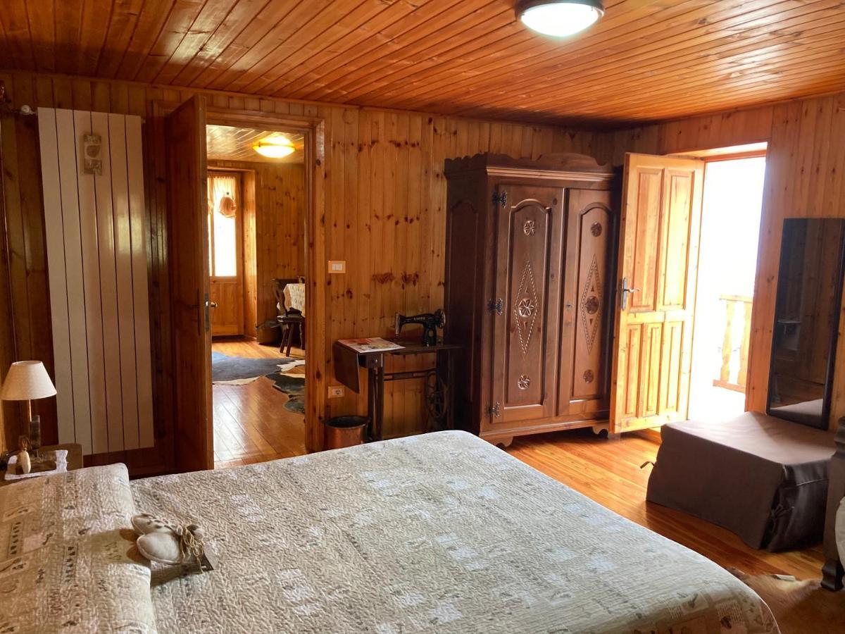 B&B Maison Vallomy Lillianes Bagian luar foto