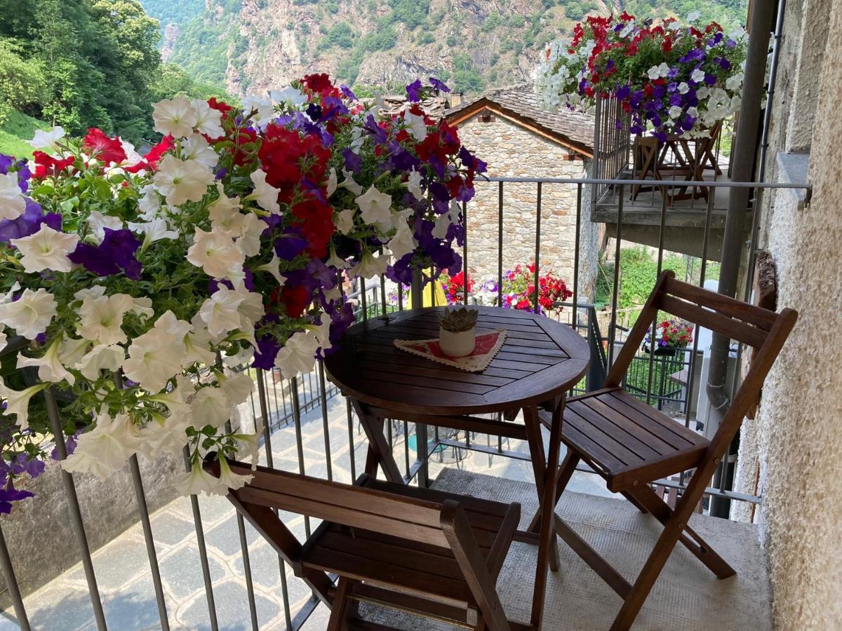 B&B Maison Vallomy Lillianes Bagian luar foto