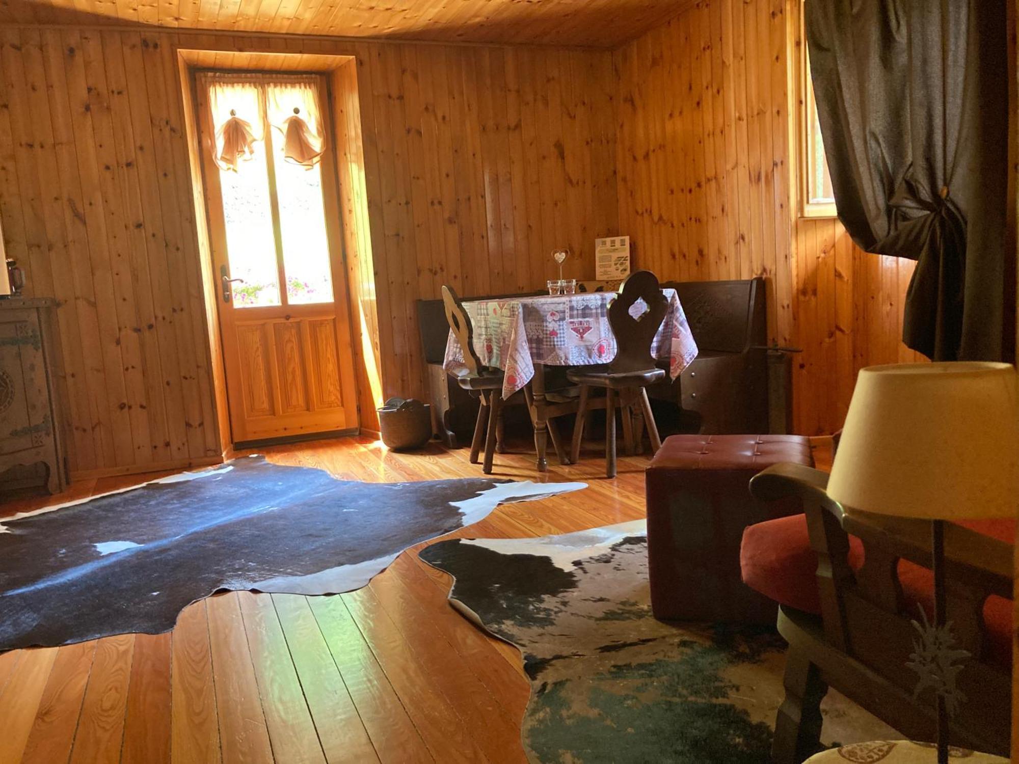 B&B Maison Vallomy Lillianes Bagian luar foto