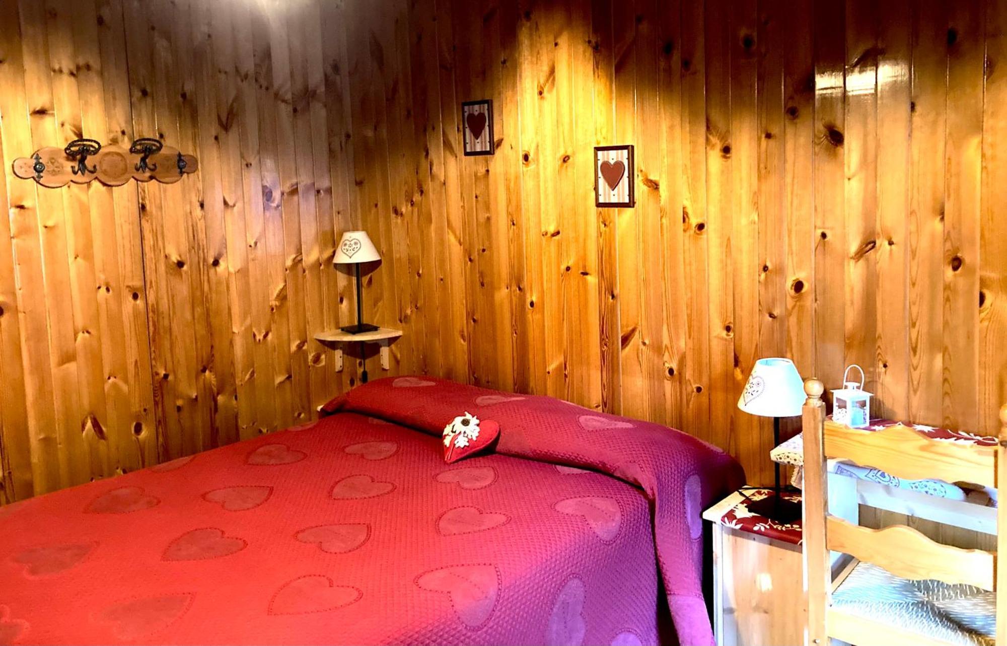 B&B Maison Vallomy Lillianes Bagian luar foto