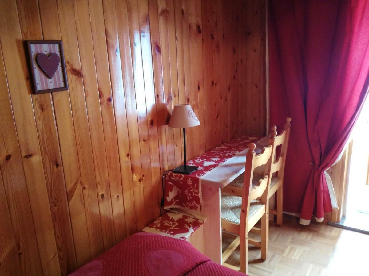 B&B Maison Vallomy Lillianes Bagian luar foto
